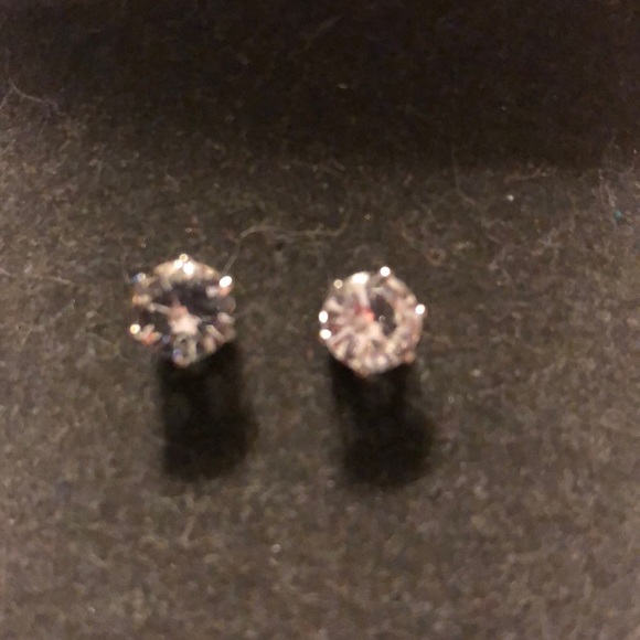 Austrian cubic zirconia crystal stud earrings. - Picture 6 of 6